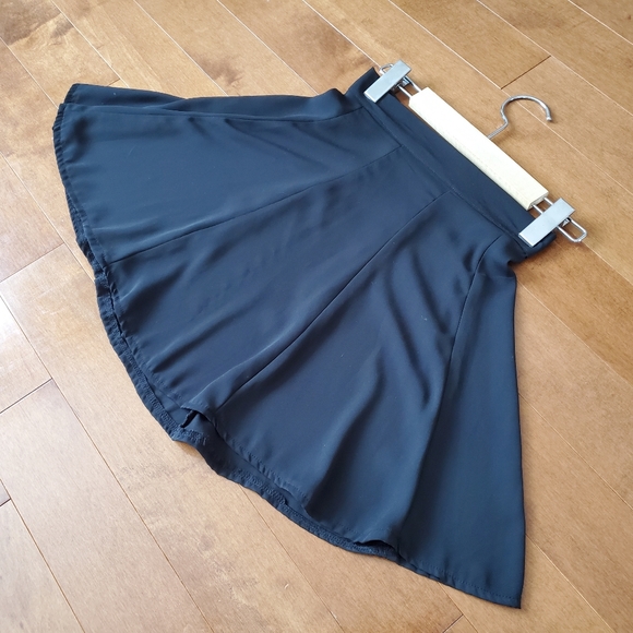 Brandy Melville skirt - Picture 3 of 6